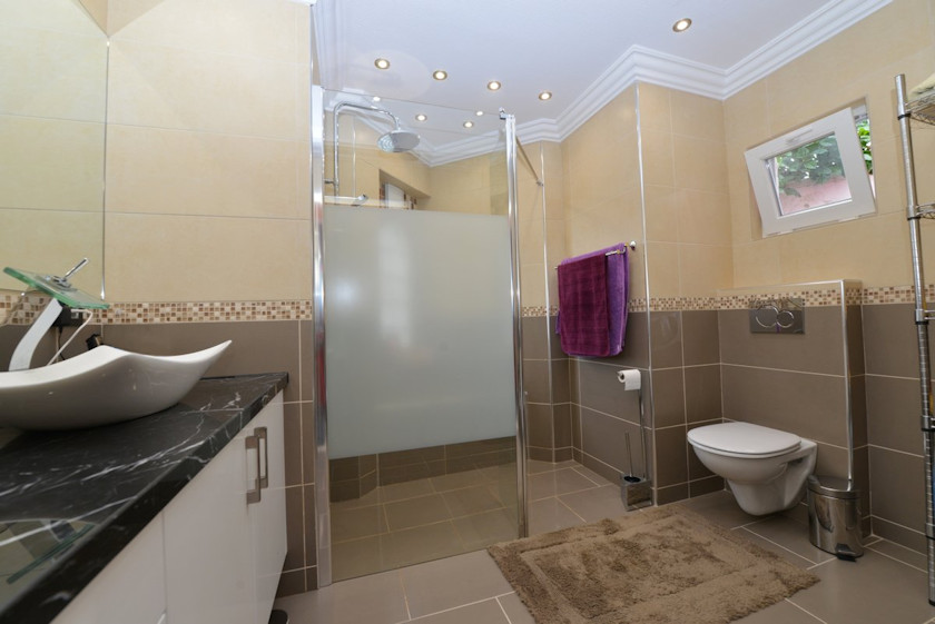 BADEZIMMER-RENOVIERUNG BADEZIMMER-RENOVIERUNG